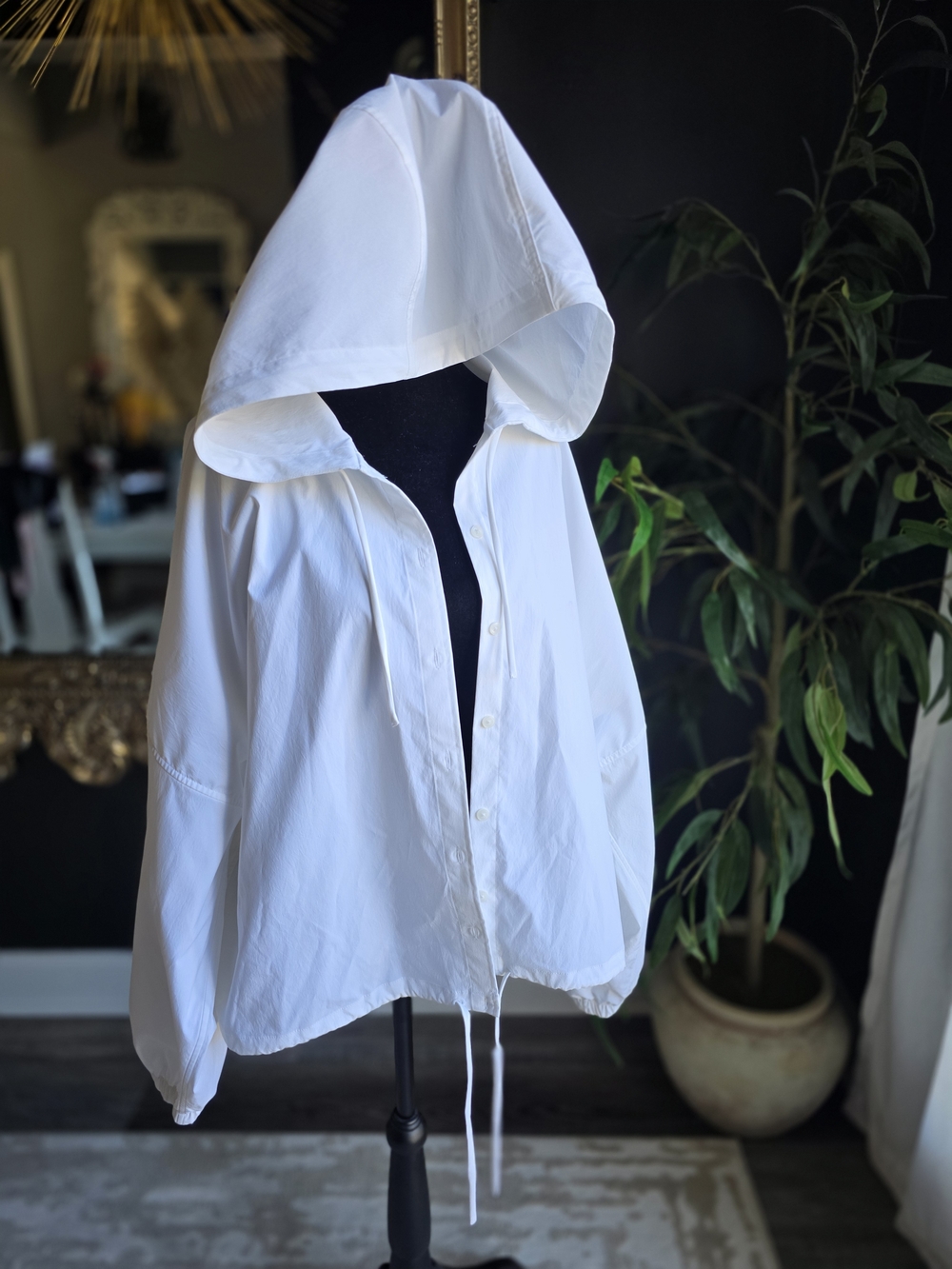 Athleta White Lightweight Hooded Jacket Windbreaker Size LARGE